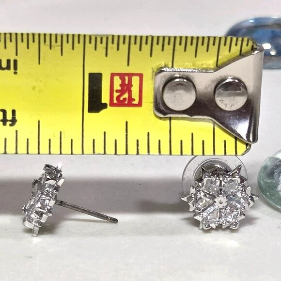 ❄️❄️Swarovski Magic Earrings Snowflake Studs Clear Crystal Silver Tone Whimsical - Picture 3 of 7